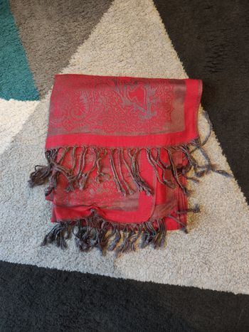 Écharpe rouge
