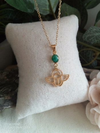 Collier pendentif scarabée et connecteur en véritable pierre naturelle d'émeraude brute sertie