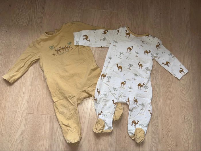 Lot 20 vêtements bebe 12 mois - photo numéro 3