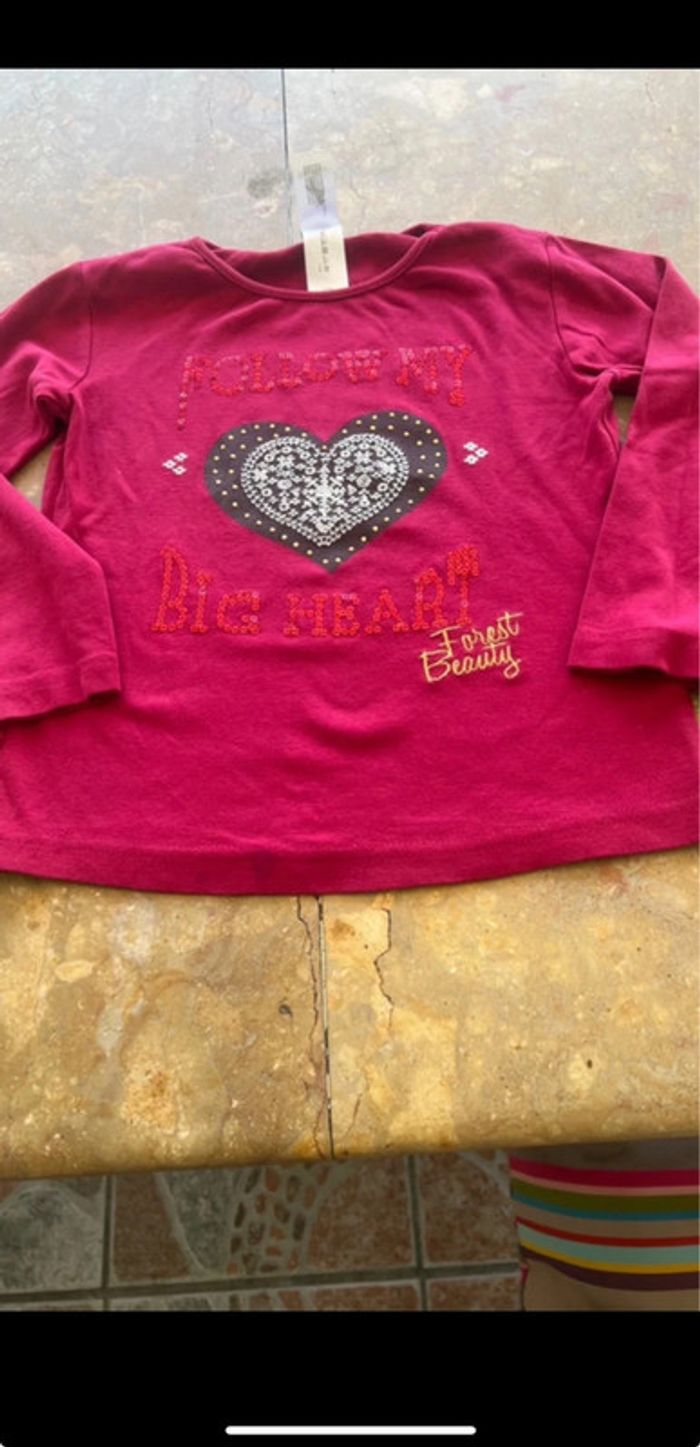 T-shirt manche longue taille 7ans parfait état 100% coton - photo numéro 3