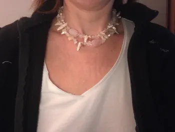 collier pierres quartz rose