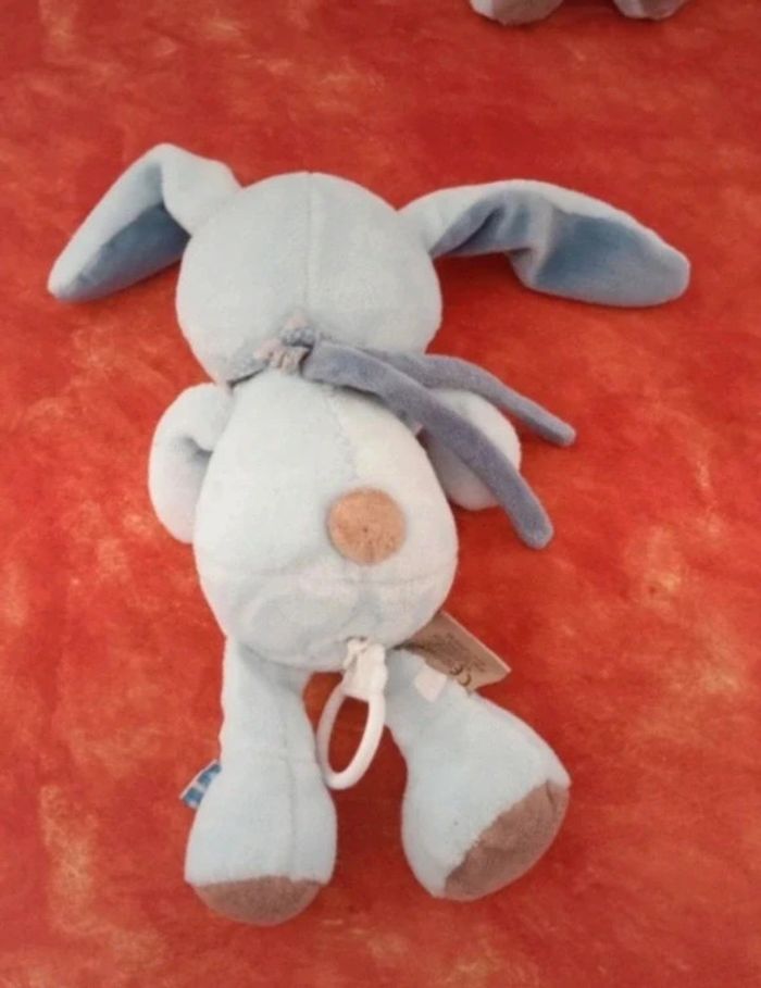 Peluche lapin bleu musical de Nattou - photo numéro 3