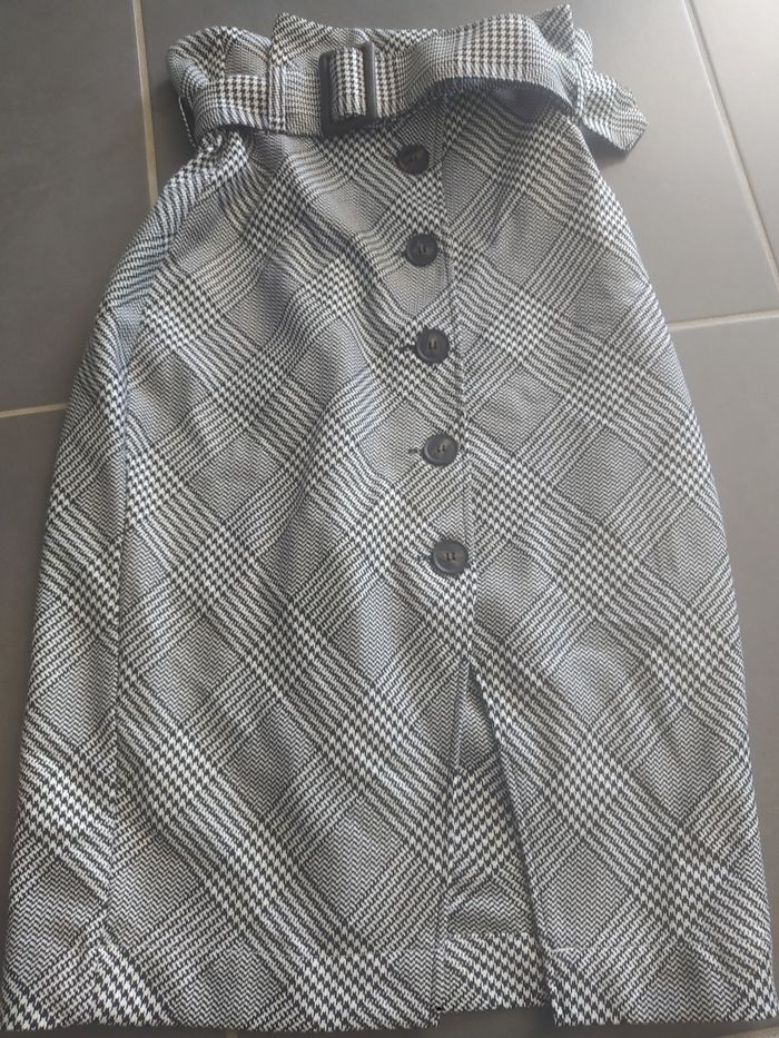 Jolie jupe femme taille 38 h et m comme neuve