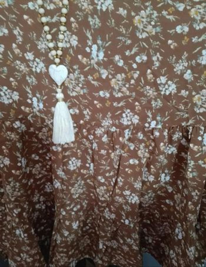 Blouse Marron Grande Taille 54 – Col V, Imprimé Floral, Manches Volants et Ourlet Évasé 🌸 - photo numéro 5