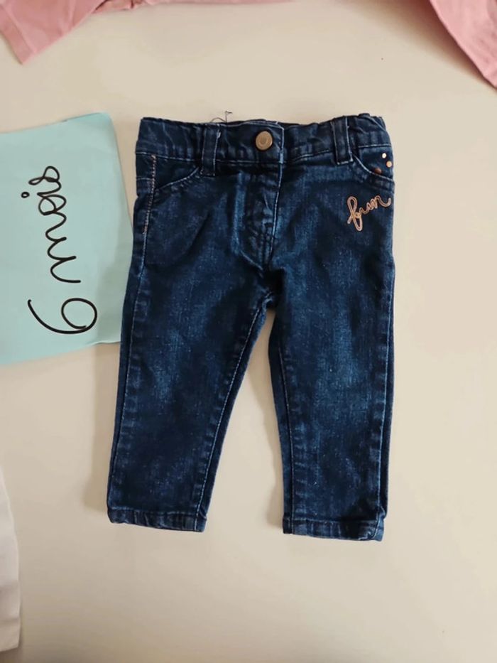 lot jeans taille 6 mois + pull manche rose taille 6 mois kiabi - photo numéro 2