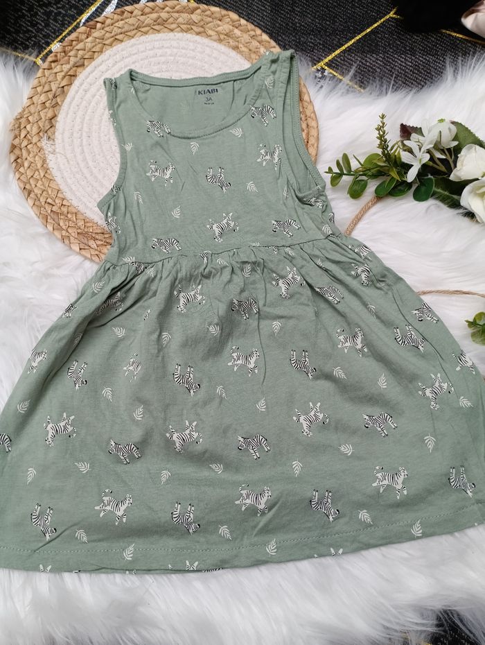 Robe été 3 ans comme neuve