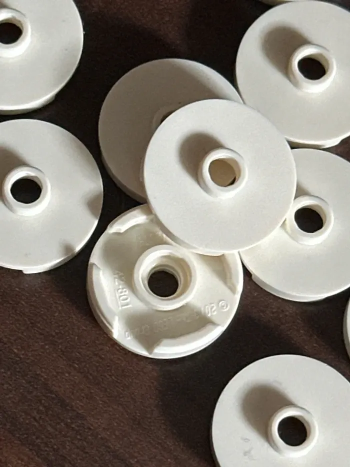 10 Lego Tile, Round 2 x 2 with Open Stud ref 18674 White - photo numéro 3