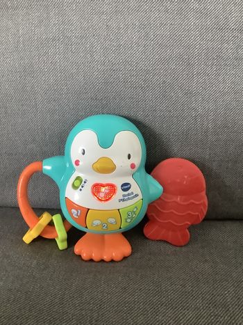 Hochet petit pingouin bébé