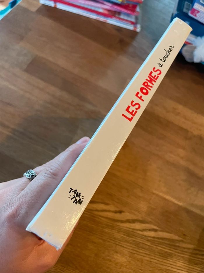 Livre cartonné à toucher Les formes à toucher - photo numéro 2