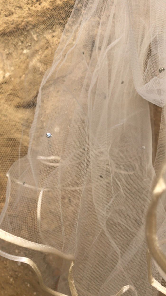 Voile écru avec strass - photo numéro 3