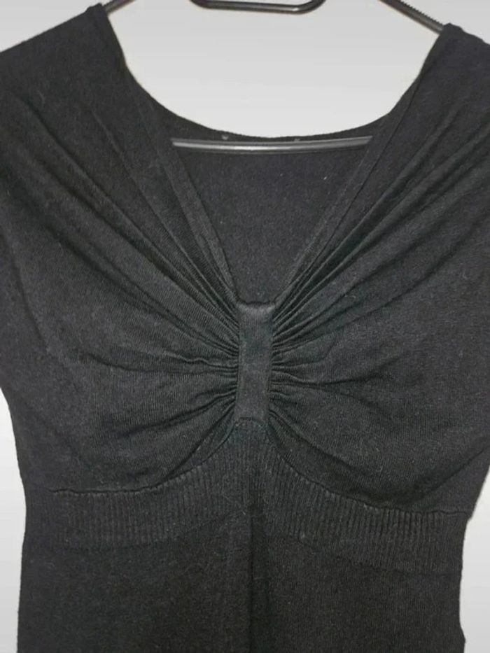 Jolie robe noire à manches courtes - photo numéro 2