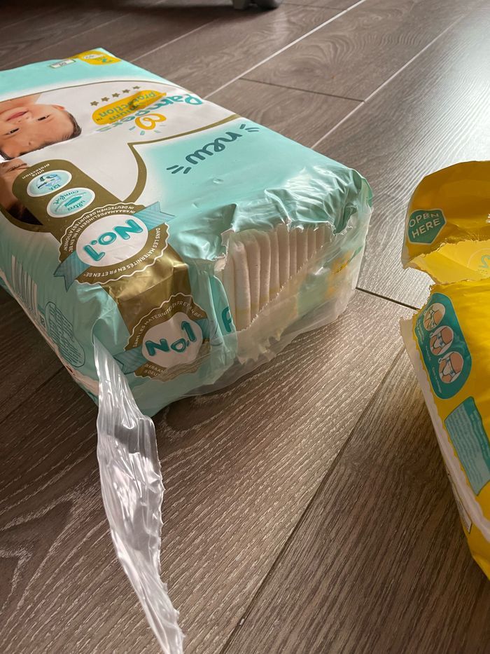 Couche pampers Premium, taille 2 - photo numéro 3