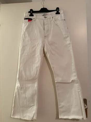 Jean droit  blanc en très bon état taille 38 tommy Hilfiger