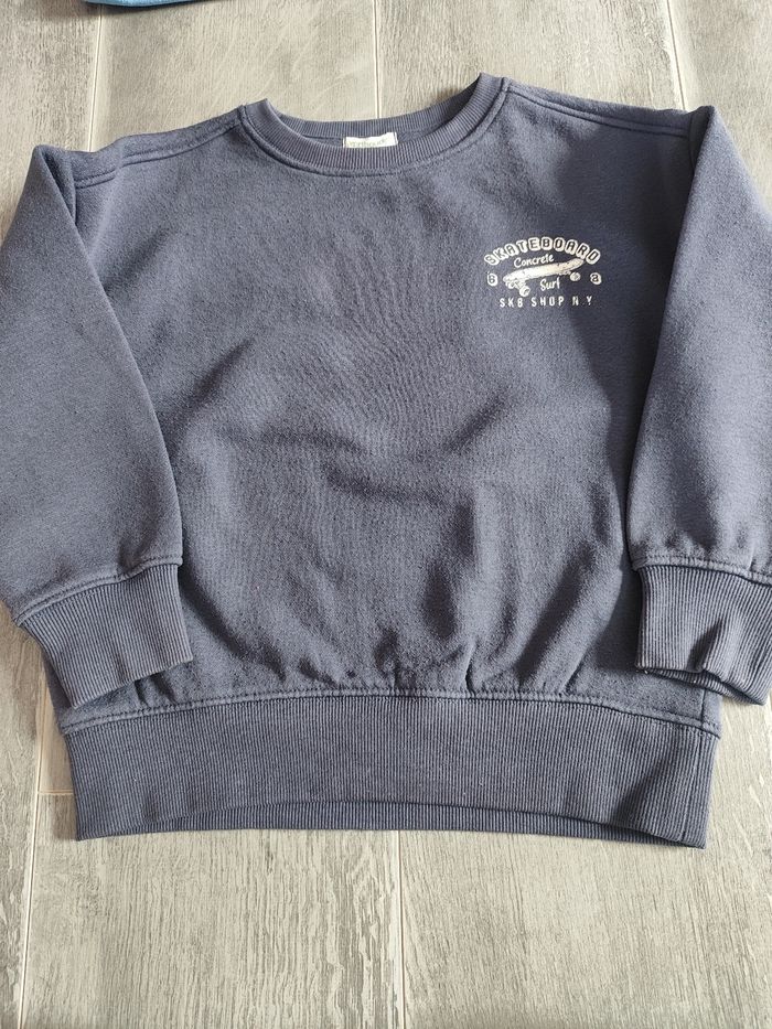 Lot 5 sweats en 6 ans - photo numéro 6