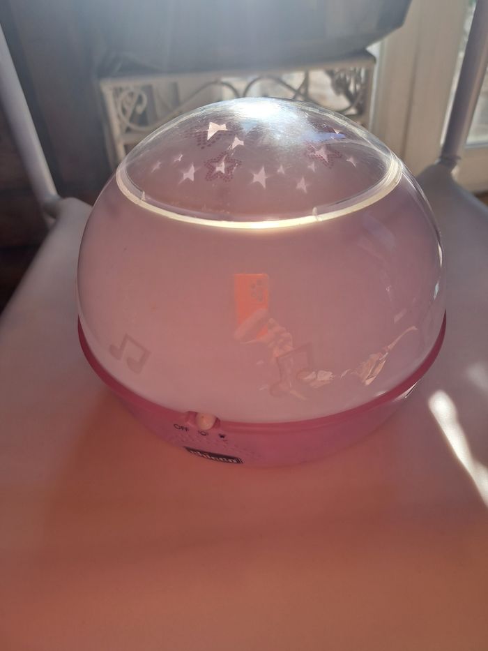 Veilleuse. Projecteur musical et lumineuw - photo numéro 3