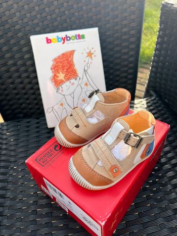 Chaussures, première marche, Babybotte T18 neuve