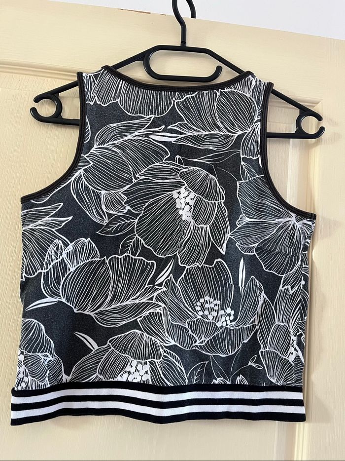 Débardeur avec motif fleur / floral - photo numéro 3