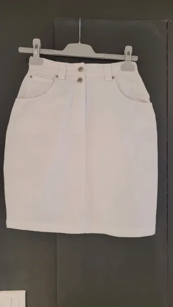 Jupe en jean droite broderies poches arrières 100% coton