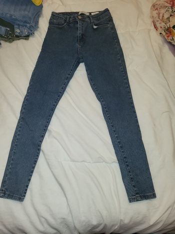 Lot des jeans neufs