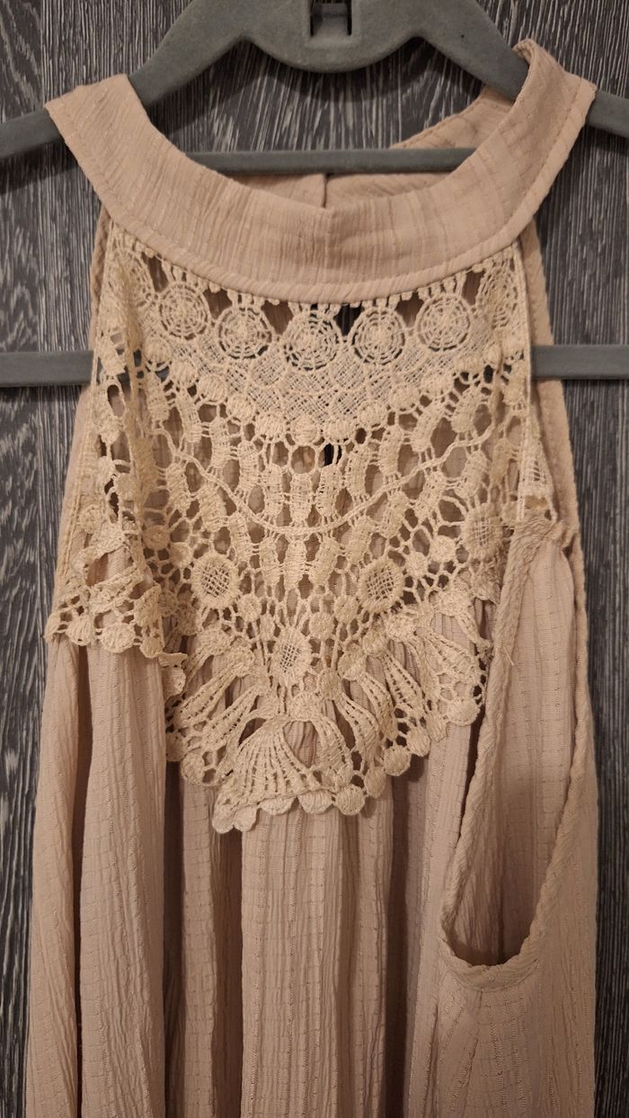 Robe longue sans manches beige à dentelle - photo numéro 3
