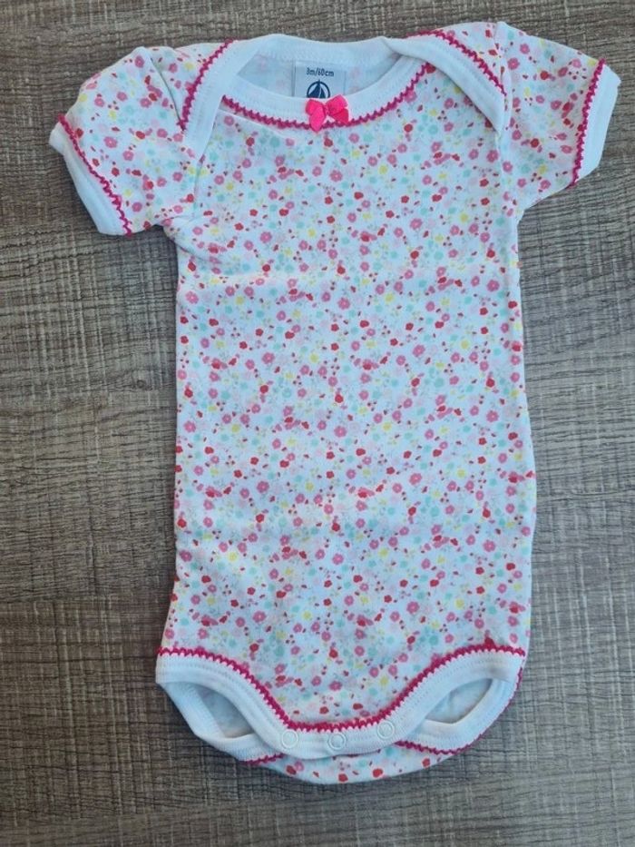 Lot 2 bodys MC Petit Bateau 3 mois - photo numéro 3