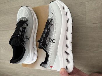 On Running Cloudtilt Black White Taille 39 – Neuf avec boîte