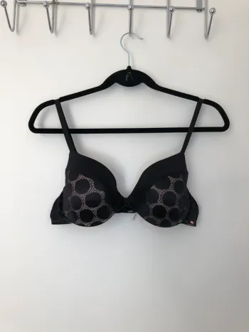 Soutien-gorge noir et chair 90C Etam numéro 5 naturel