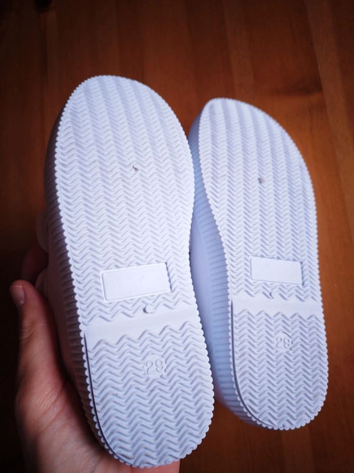 Chaussure en toile blanche taille 29 - photo numéro 2