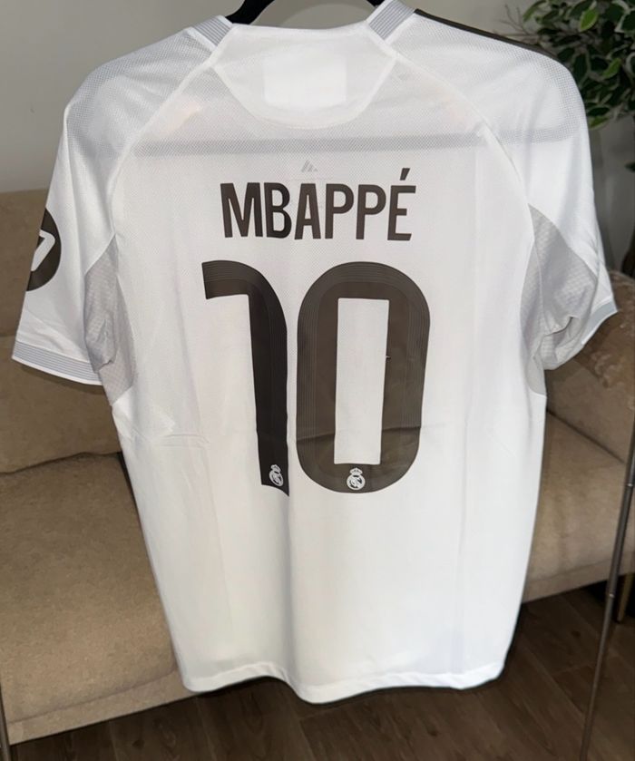 Maillots de foot Real Madrid  Version joueur Mbappé