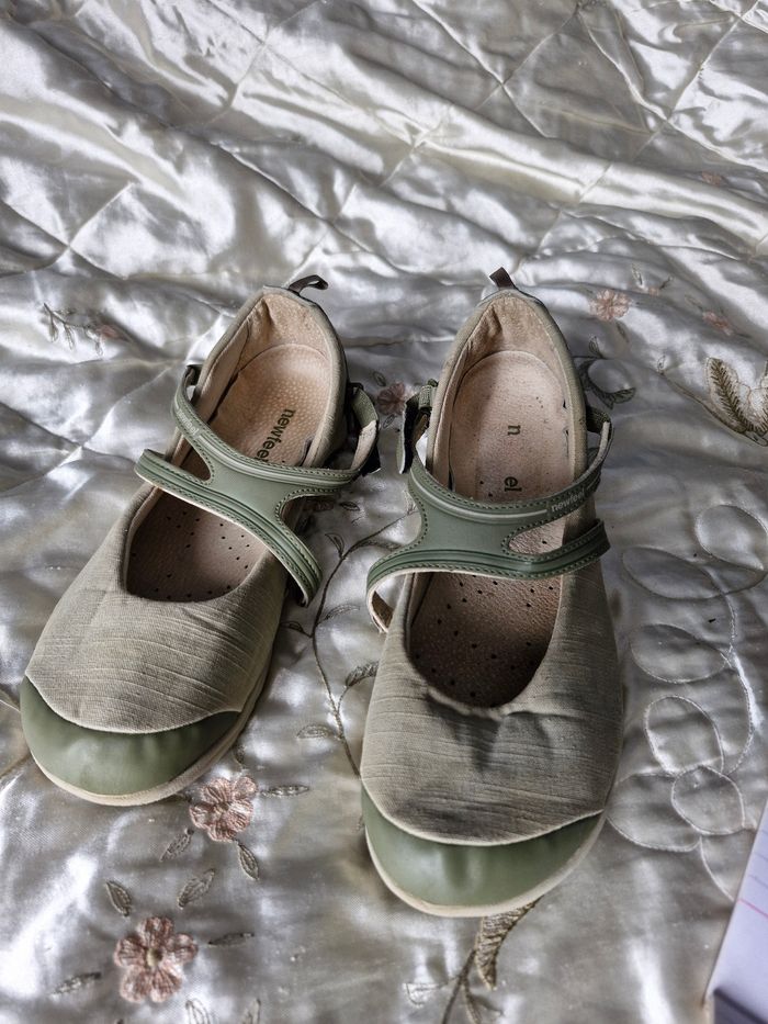 Magnifiques ballerines a bride ton vert - photo numéro 3