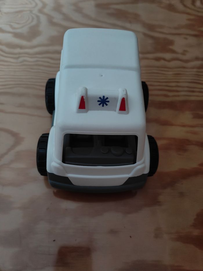 Véhicule ambulance - photo numéro 2