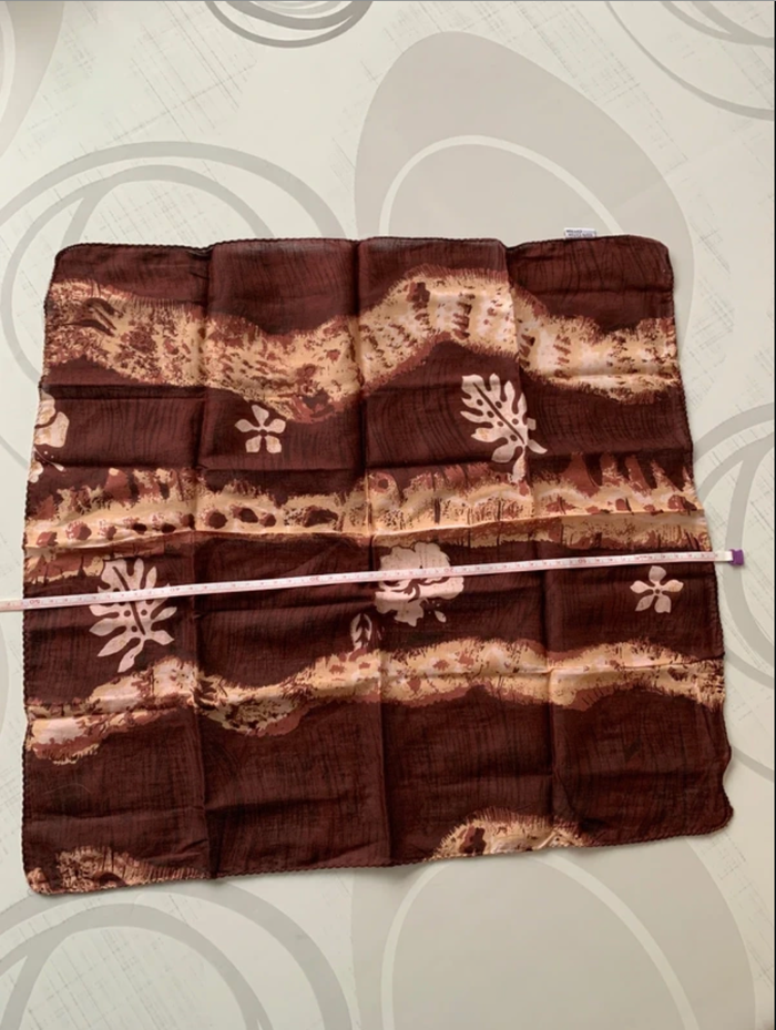 Foulard marron imprimé - 51cm x 47 cm - photo numéro 4