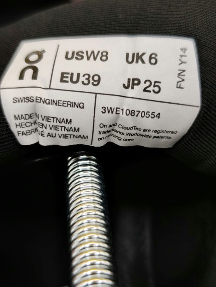 Baskets  Loewe on cloud taille 39 noir neuve - photo numéro 8