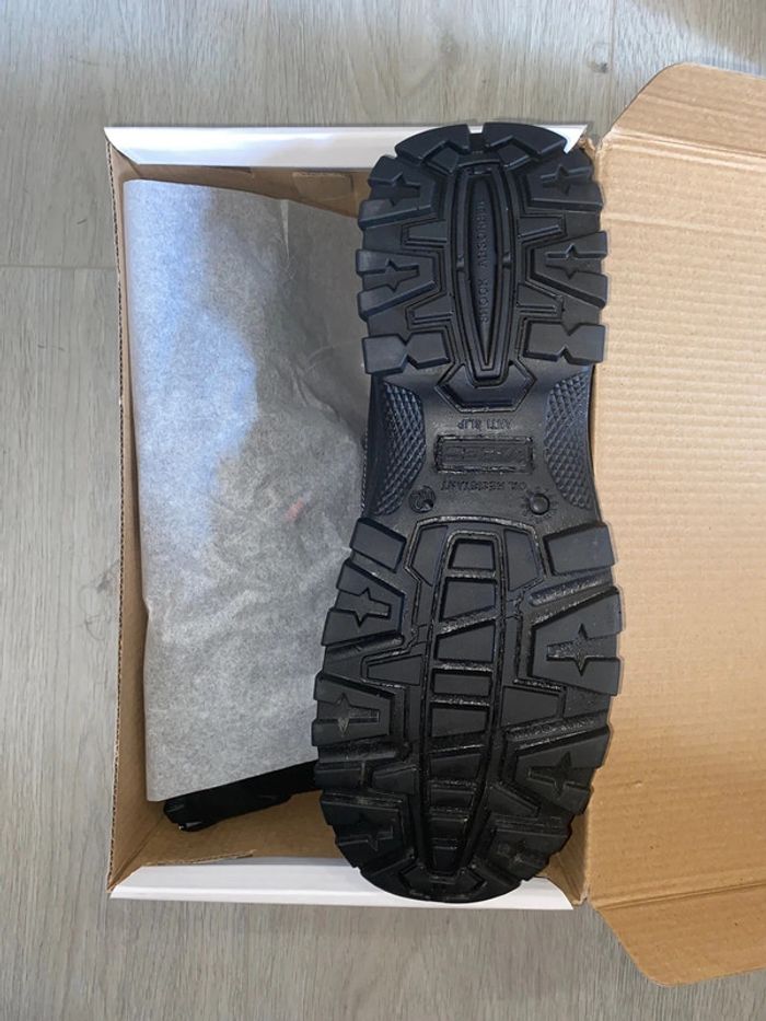 Chaussure de sécurité 42 - photo numéro 2