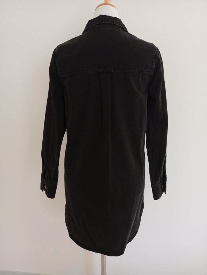 Robe "chemise" en jean noire Kiabi taille 34 - photo numéro 2