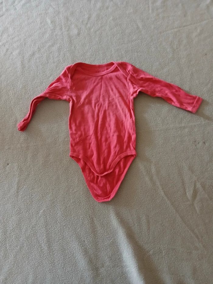 Lot bodies 9 mois - photo numéro 5
