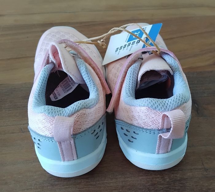 Chaussures et chaussons neufs. - photo numéro 3