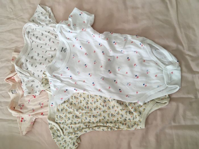 36 mois - 6 bodies a motif - photo numéro 2
