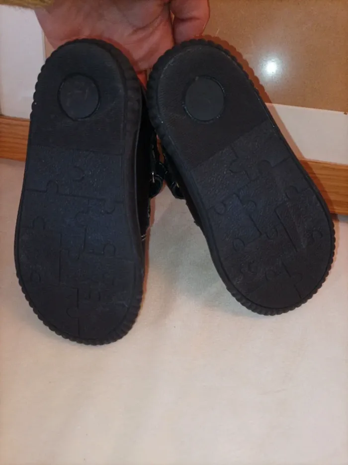 Chaussures montantes à scratchs neuves Vertbaudet garçon pointure 23 - photo numéro 4