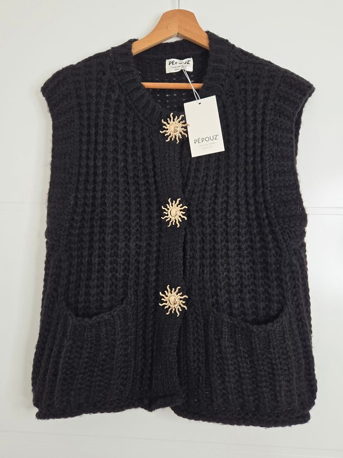 Pull avec soleils noir - photo numéro 2