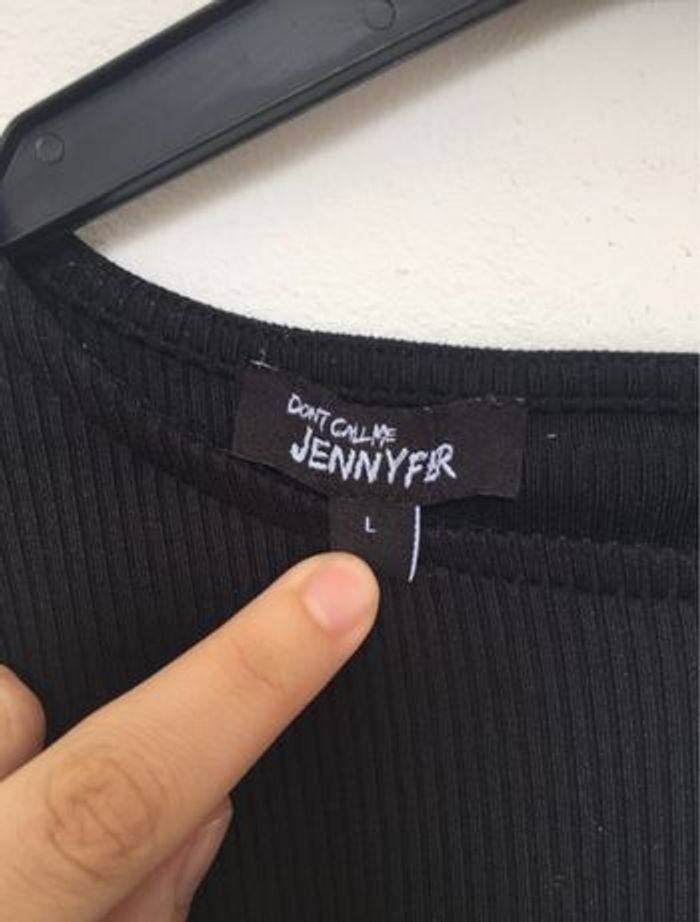 sweat ouvert sur l’épaule