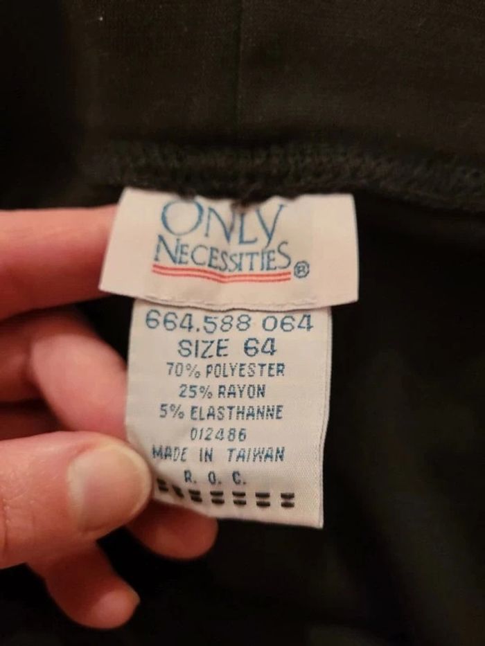 Lot de 3 pantalons taille 64 neuf - photo numéro 9