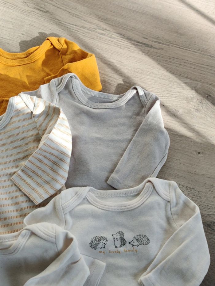 Lot 5 bodies manches longues 6 mois - photo numéro 5