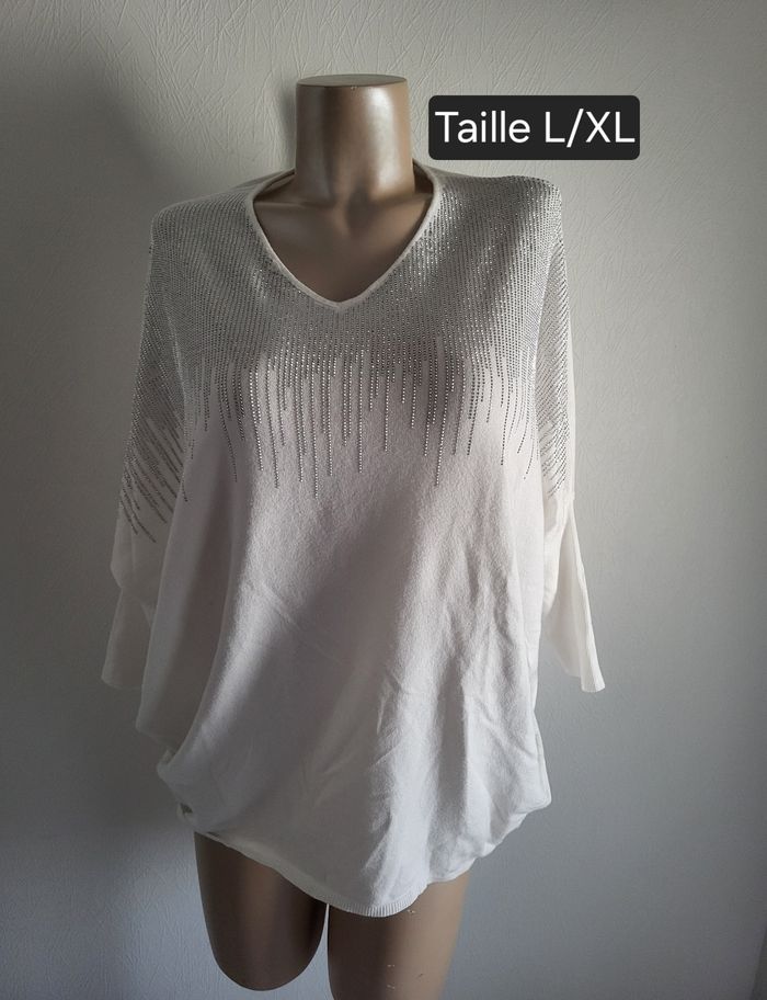 Haut blanc a strass manches chauve-souris