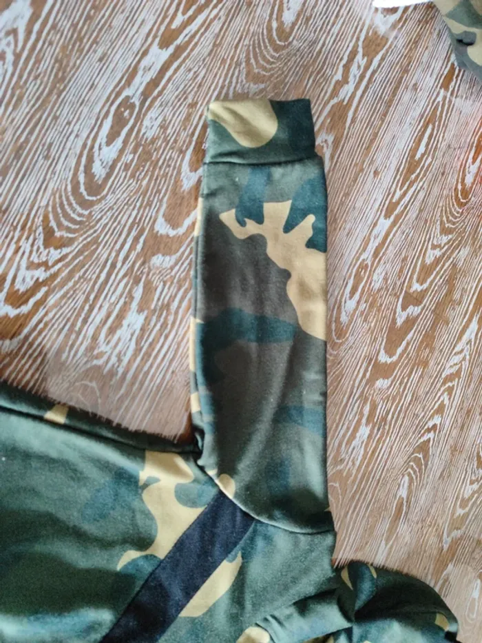 🍁 bodies+ haut militaire 18-24 mois🍁 - photo numéro 2