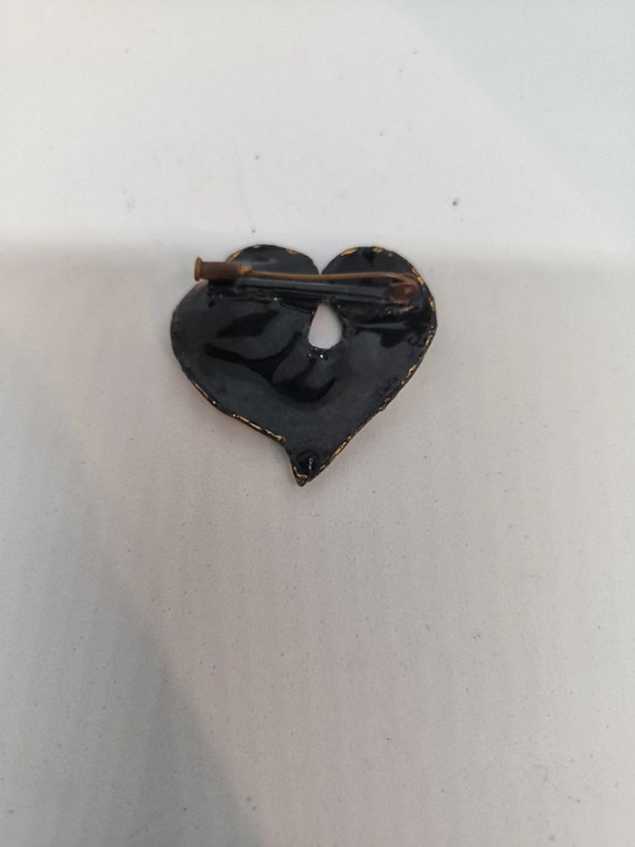 Broche coeur en émail - photo numéro 3