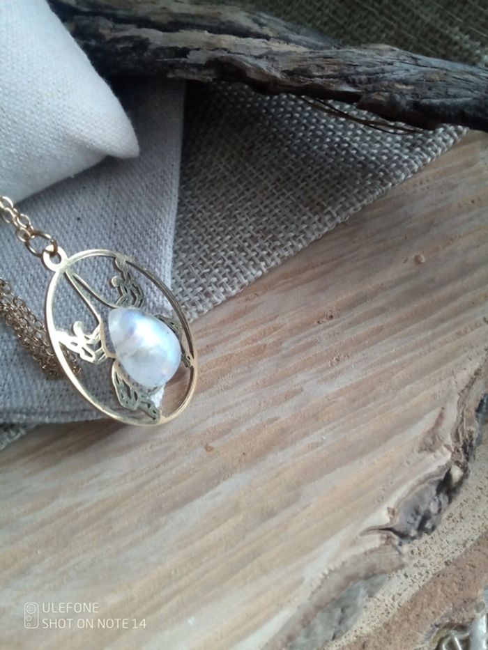Collier pendentif scarabée et pierre de lune à reflets bleutés - photo numéro 4