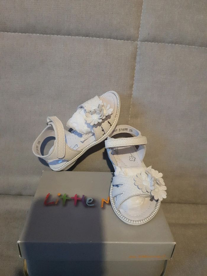 Sandales nu-pieds en cuir Little Mary pointure 25 neuf avec étiquettes