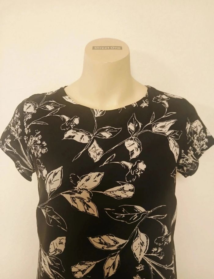 Robe noire à fleurs Mimi Mua - photo numéro 2