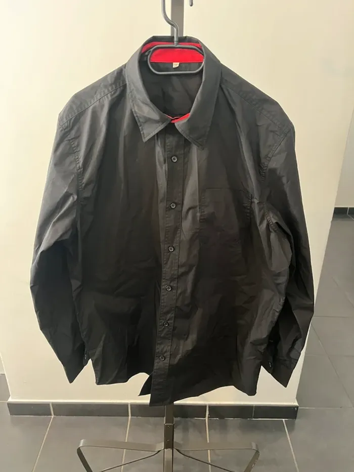 Chemise noire et rouge Taille 42/44